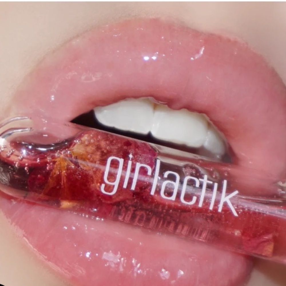 🌹 ROSE OIL CLEAR PETAL GLOSS  NEW IN BOX